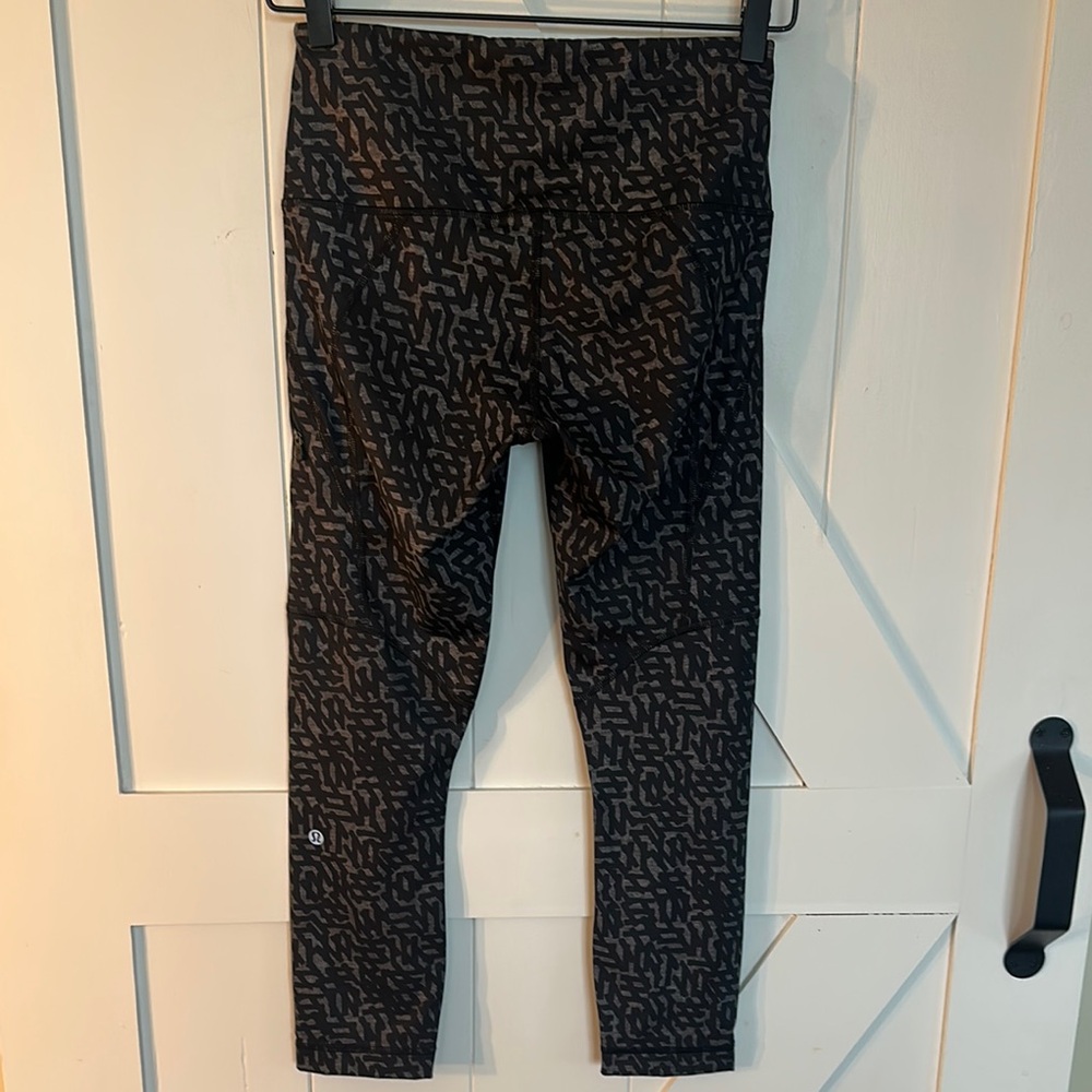 Lululemon Women’s Black & Gray Patterned Leggings, Size 4